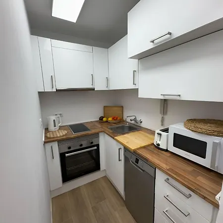 Beachside - 1 Min Walk To מארבלה