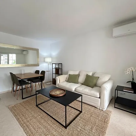 Beachside - 1 Min Walk To * מארבלה