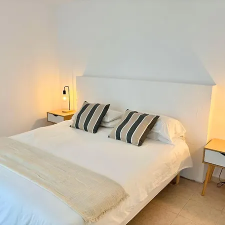 Beachside - 1 Min Walk To *