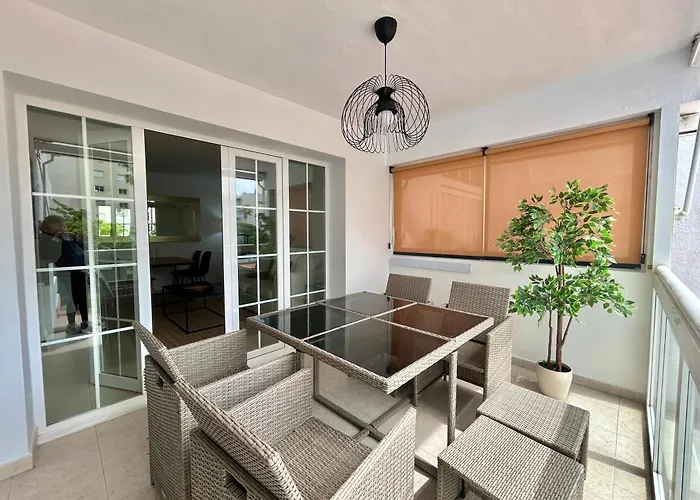 Beachside - 1 Min Walk To *