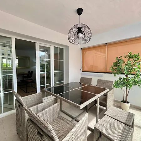 Beachside - 1 Min Walk To *